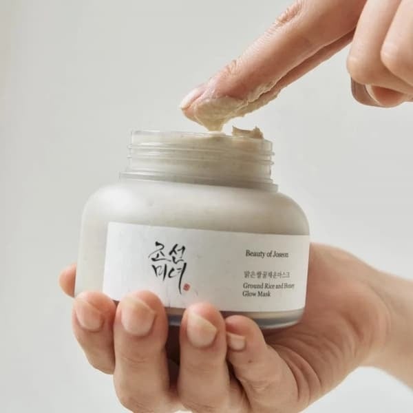 المقشر وماسك الوجه