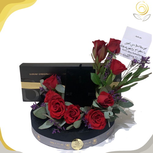 ستاند مخمل بتنسيق ورد طبيعي