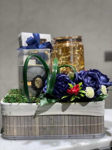 صندوق يحتوي على فانوس ومبخرة مع التغليف