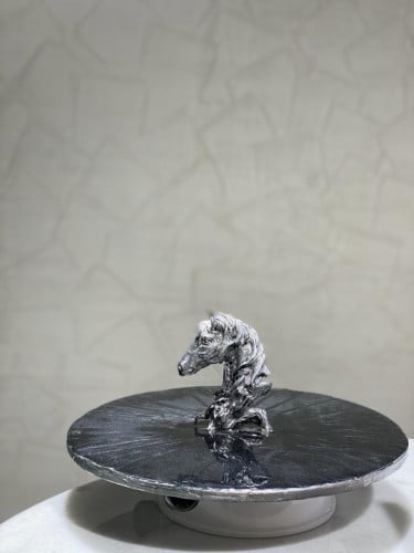 صحن ريزن دائري شعار الخيل فضي أو ذهبي