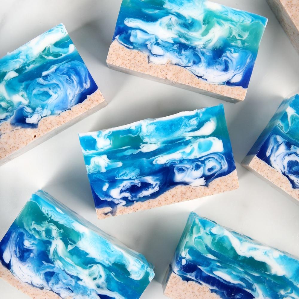 Attractive layers and shapes: How to create glycerin soap with clear and consistent layers