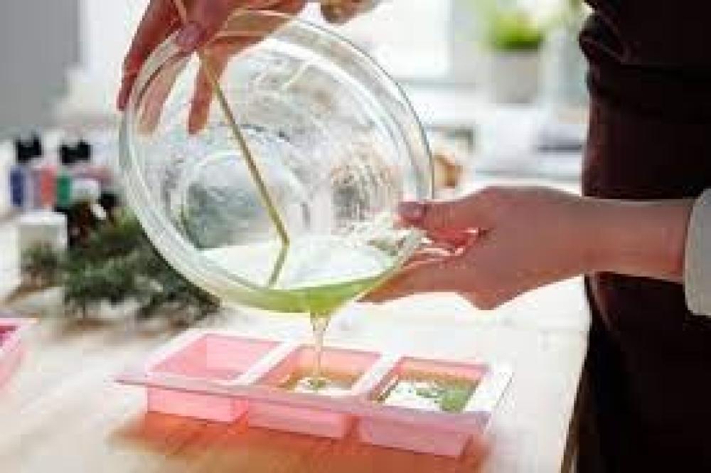 A step-by-step guide to melting and pouring glycerin soap — no bubbles and no “sweating”
