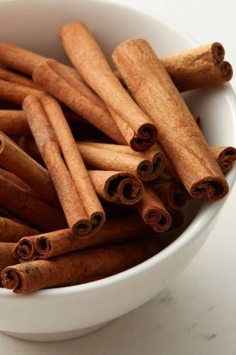 زيت عطري برائحة السينامون