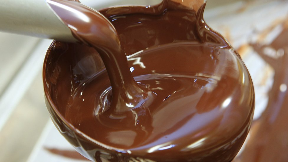 أنواع الشوكولاتة وخصائصها دليلك الشامل لاختيار الأفضل