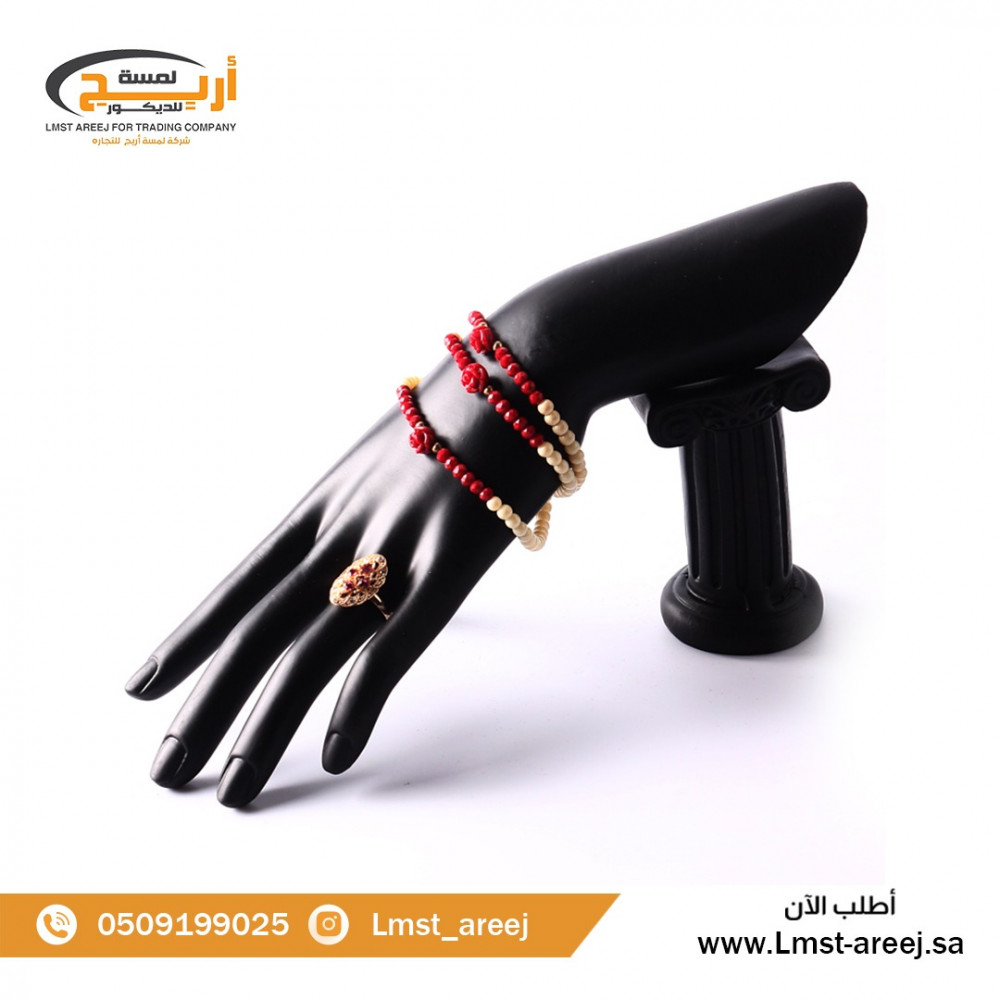 مجسم يد متوفر بلونين الابيض والاسود