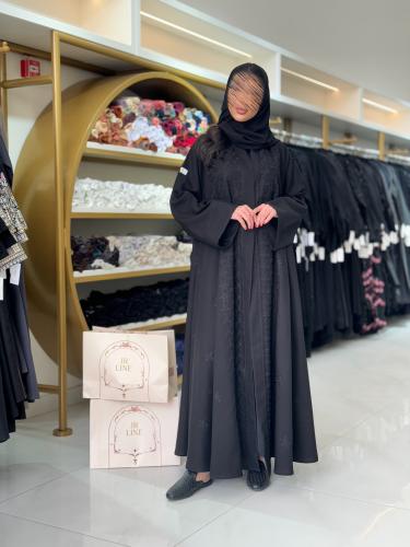 عباية حور بقماش كريب الاناقة بتطريز نجوم اسود
