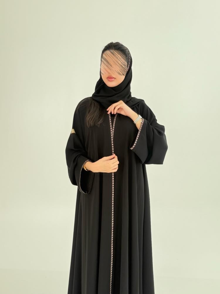 عباية سلطانه بقماش انترنت كويتي بتطريز ناعم كم ضيق بيج