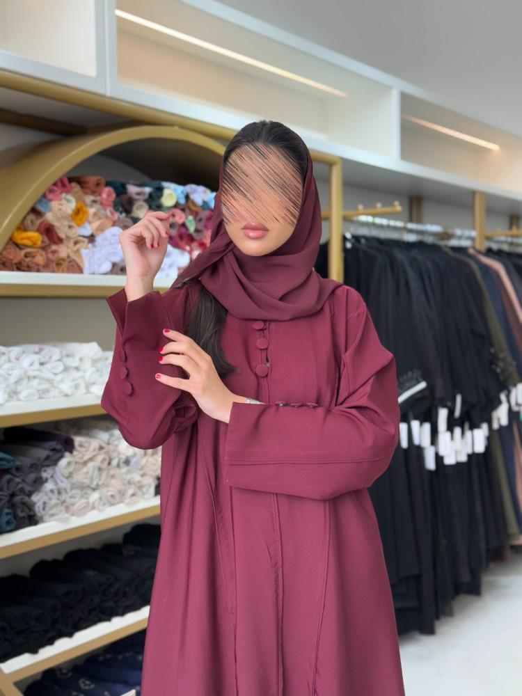 عباية ليان بقماش كريب باربي مزين بازرة عنابي