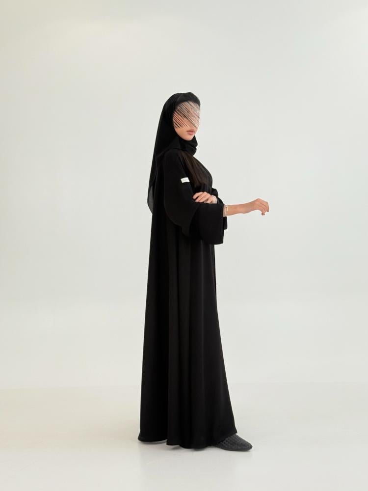 عباية سلطانه بقماش  انترنت كويتي بتطريز ناعم  كم ضيق  اسود