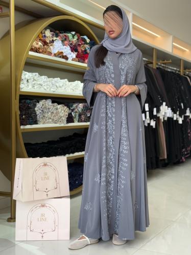 عباية جوانا بقماش كريب اوكراني مطرز فضي