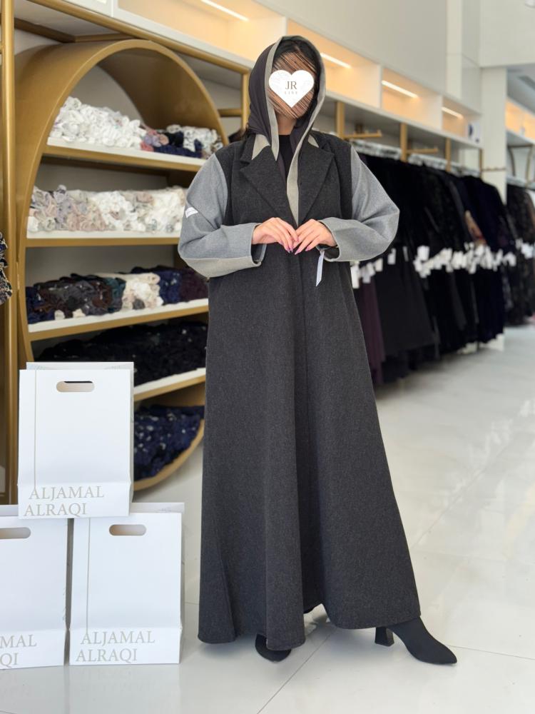 تشكيلة شتاء 2026- عباية باهيه نص كلوش بقماش جوخ اسود مع رمادي