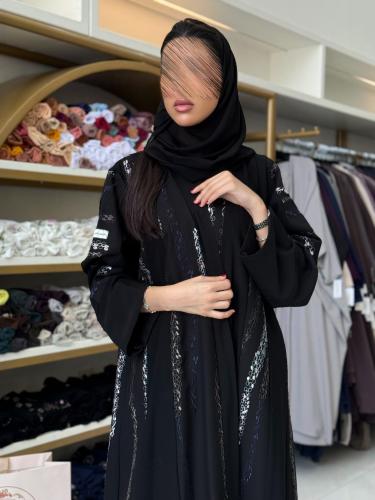 عباية رتين بقماش كريب ملكي تدخيلات كريب مطرز ملون