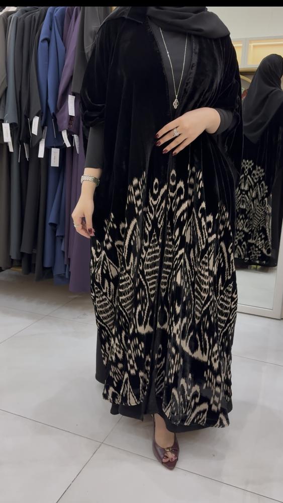 عباية الترف بقماش شيفون مخمل مبطن برسم انيق 2