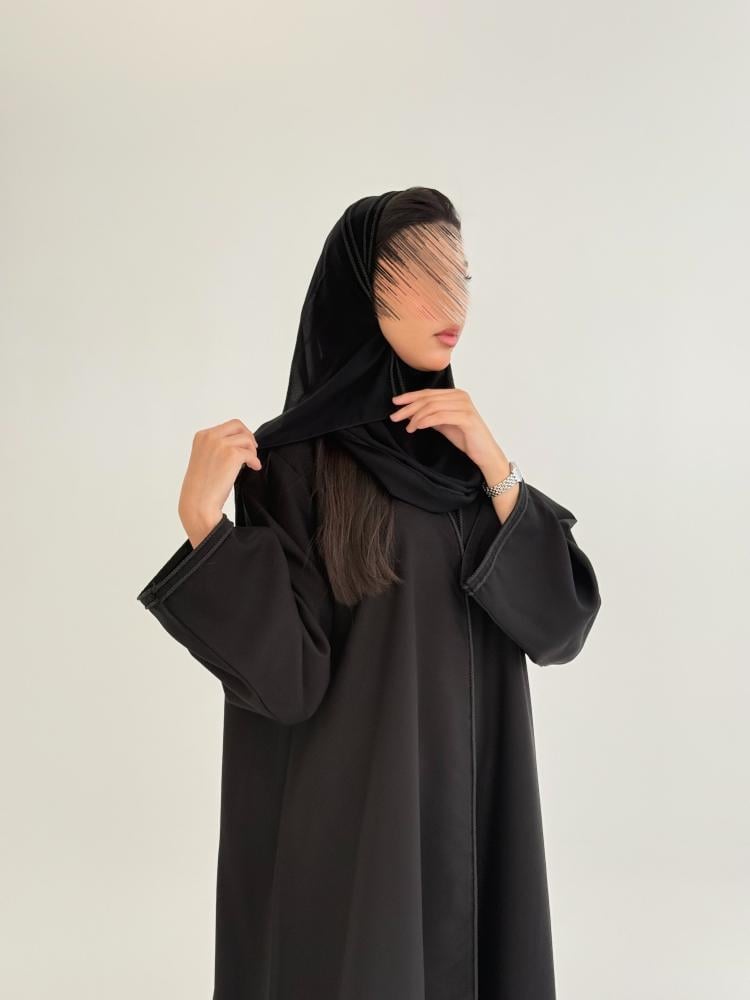 عباية وديم بقماش كريب الاناقة بتحديد قيطان اسود