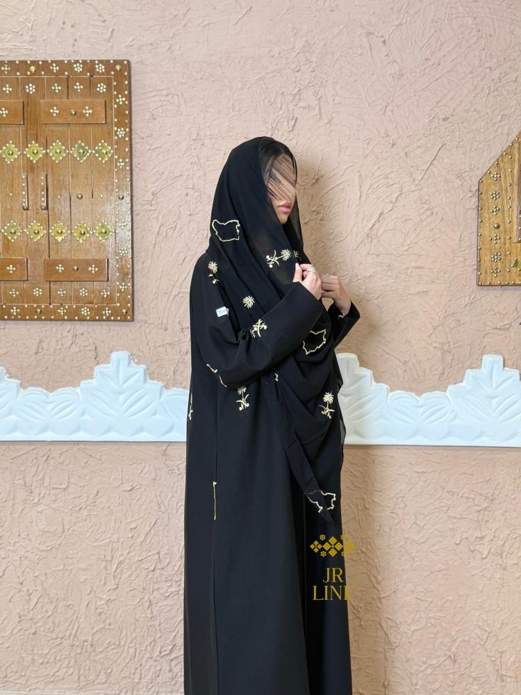 اليوم الوطني | عباية عزة بقماش كريب الاناقة بتطريز ذهبي بياقة