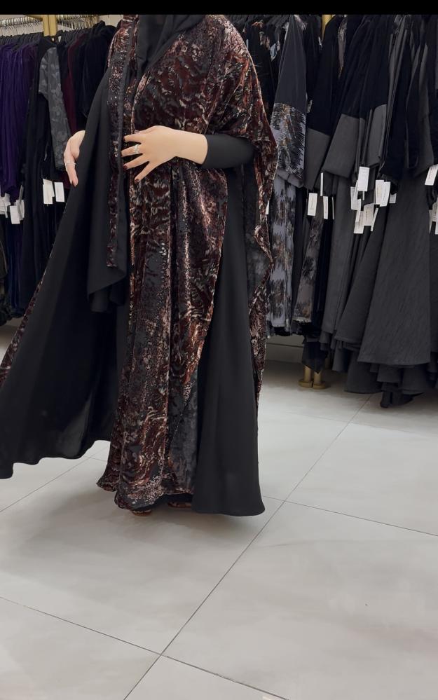 عباية الترف بقماش شيفون مخمل مبطن برسم برغندي