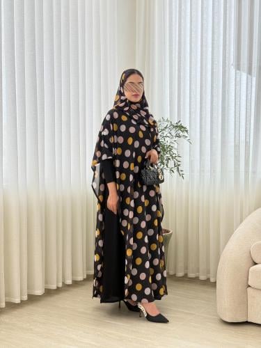 عباية نوره بقمش شيفون منقط مع بلاك بيري