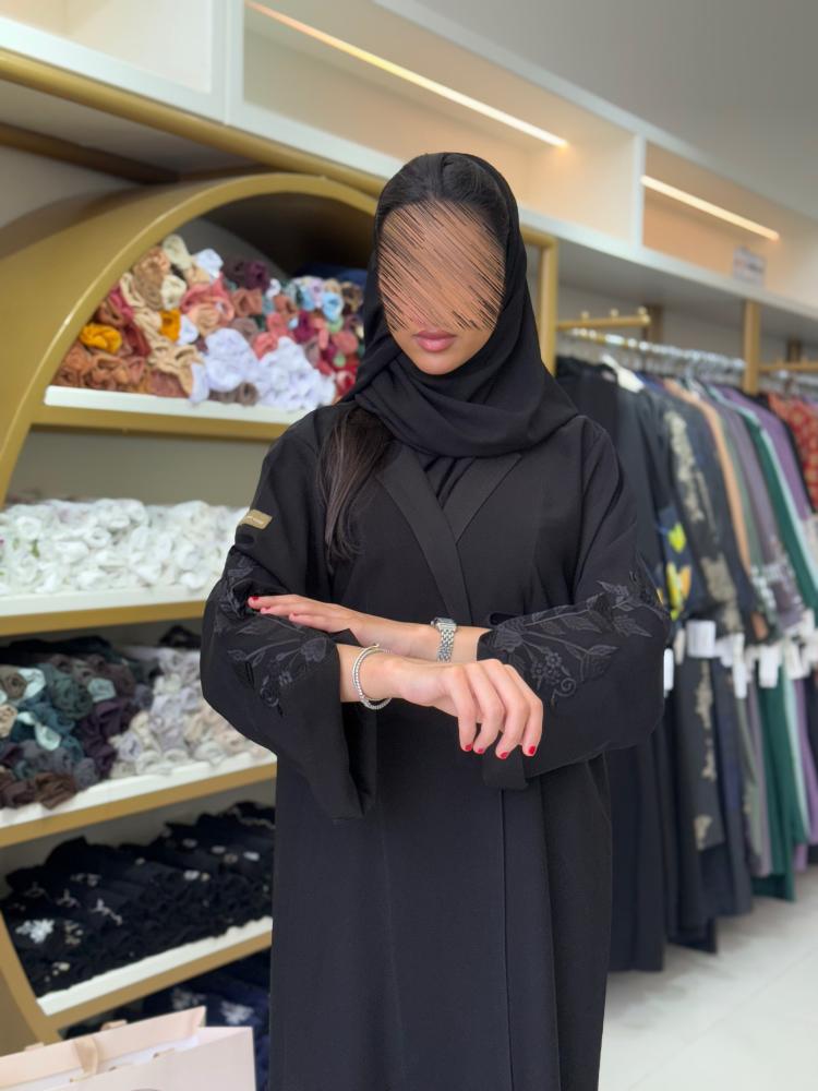 عباية لارا بقماش انترنت تطريز بالكم اسود