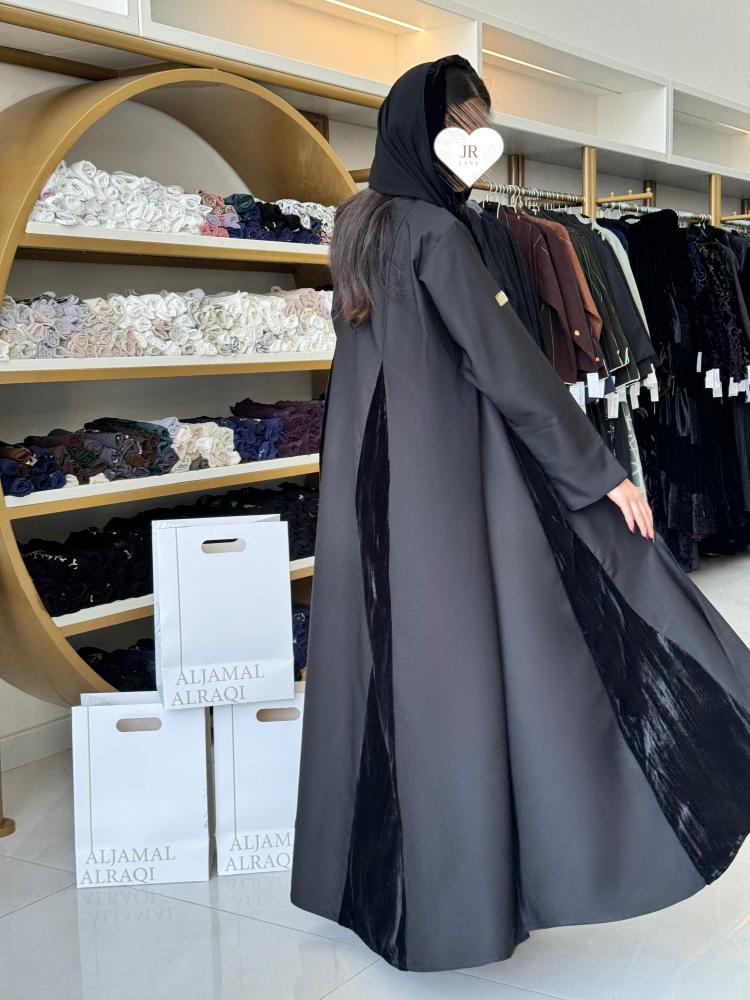 تشكيلة شتاء 2026- عباية سديم بقماش كريب الاناقه مع مخمل مموج اسود