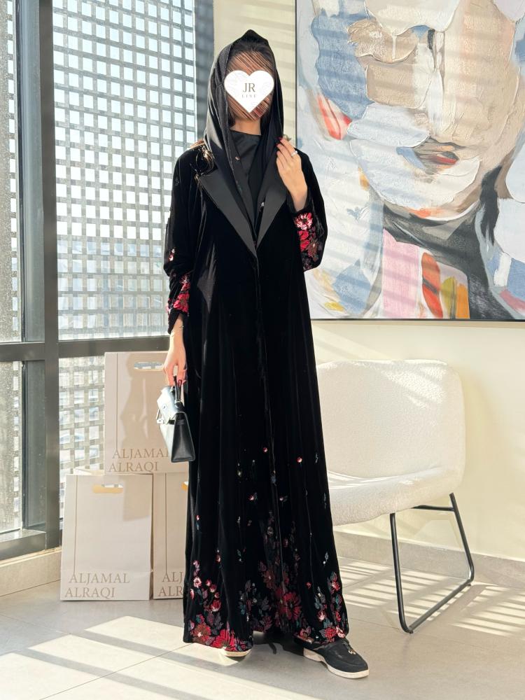 تشكيلة شتاء 2024 - عباية انسام بليزر مخمل تطريز ورود