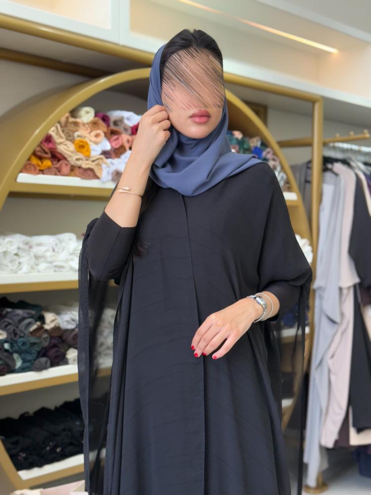 عباية سهى بقماش بلاك بيري مع شيفون برسم سماوي
