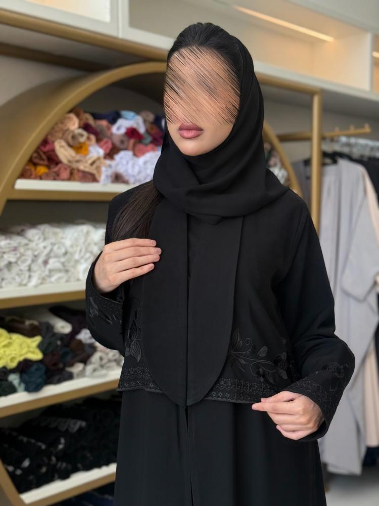 عباية صفاء بقماش كريب كوبرا بتطريز انيق اسود
