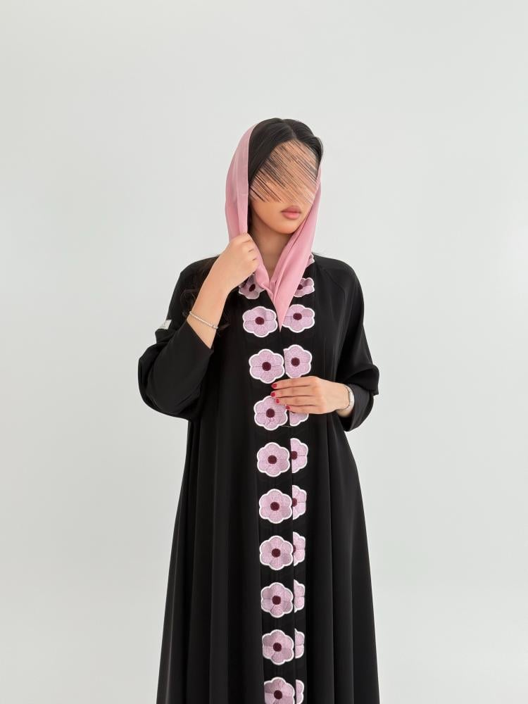 عباية غاليه بقماش انترنت كم استرتش تطريز  بينك دبل كلوش