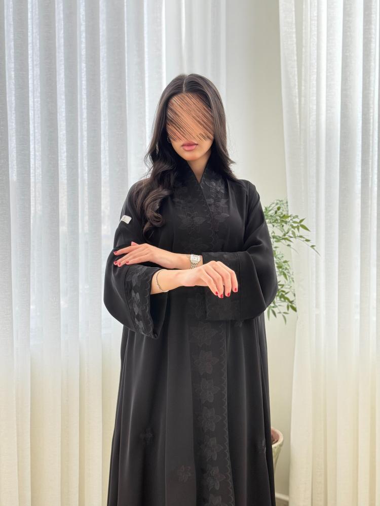 عباية جليله بقماش انترنت كويتي بتطريز نجوم