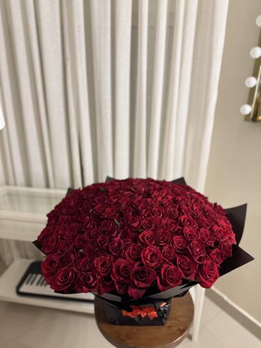 باقة 100 وردة️