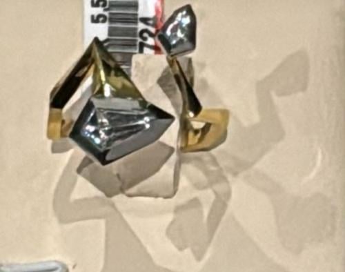 خاتم ذهب اصفر عيار 18 مزين بالالماس   الوزن 5.94 جم