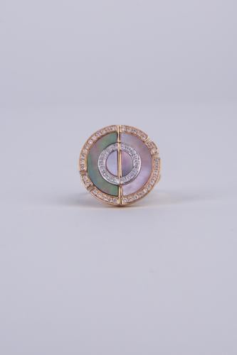 خاتم من الذهب الاصفر عيار 18 مزين بالالماس والكوارتز