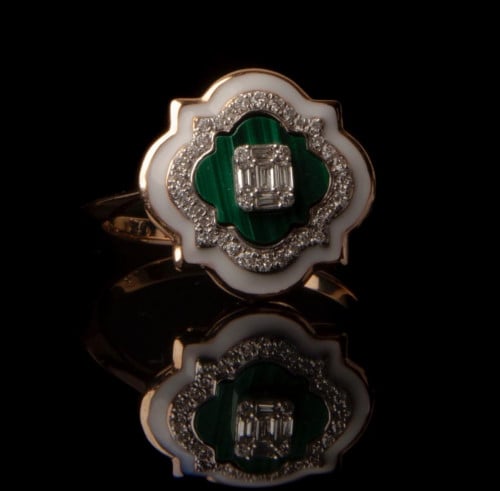 خاتم ذهب اصفر عيار 18 مزين بألالماس والأحجار الكريمة