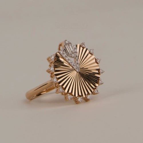 خاتم ذهب اصفر عيار 18 مزين بالالماس الابيض والاحجار الكريمة