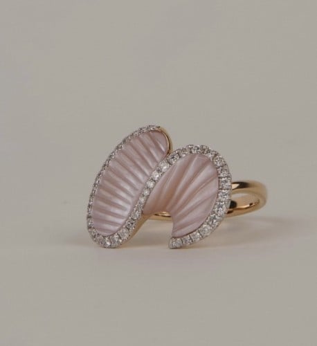 سلسال روز قولد عيار 18 مزين بالألماس الابيض والاحجار الكريمة