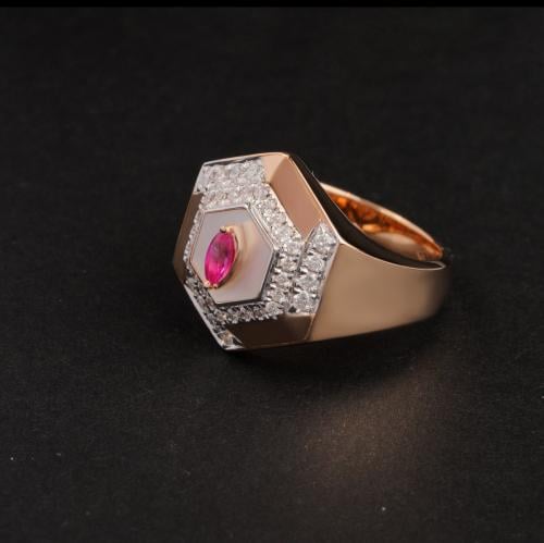 خاتم ذهب اصفر عيار 18 مزين بالألماس الابيض والأحجار الكريمة