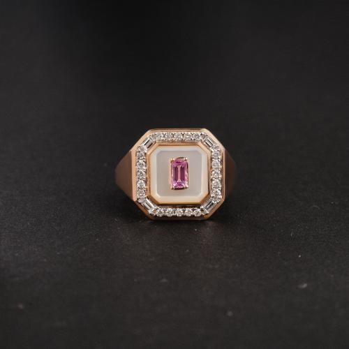 خاتم ذهب عيار 18 مزين بالألماس الابيض