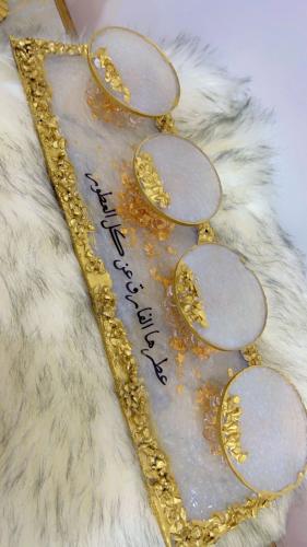 منظم عطورات من الريزن 4 حوامل
