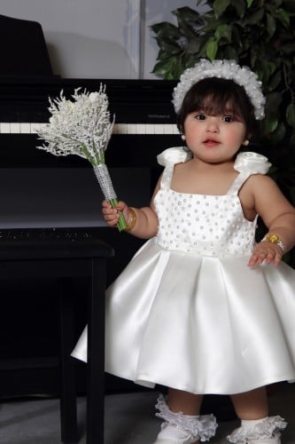 فستان العروسه الصغيره ورد
