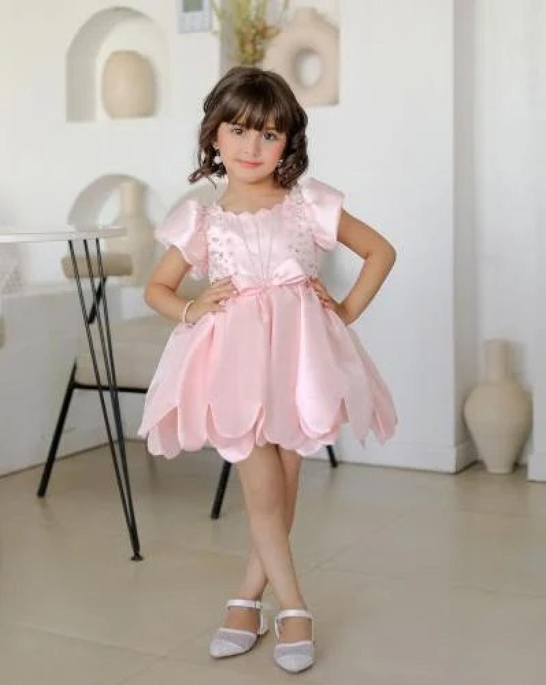 الفساتين المطرزة الفخمة لإطلالة ساحرة