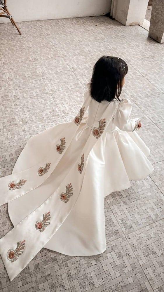 تألقي بأجمل فساتين بشال