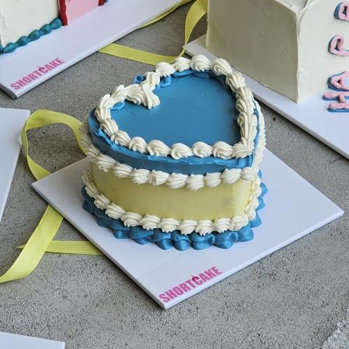 Vintage heart cake