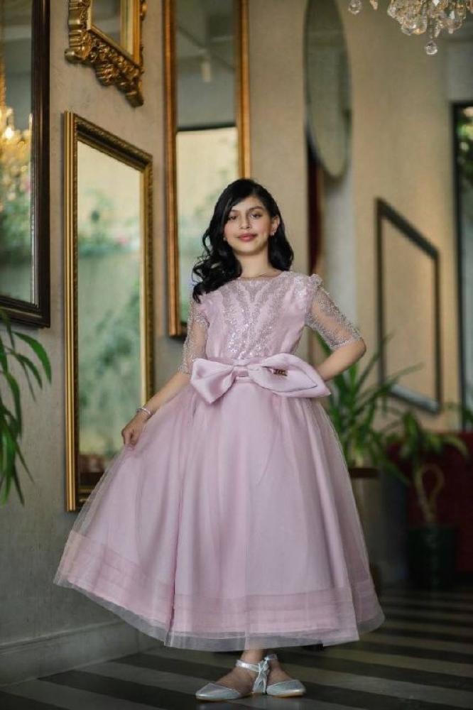 مقاسات فساتين الأطفال: دليل الأمهات الجديد