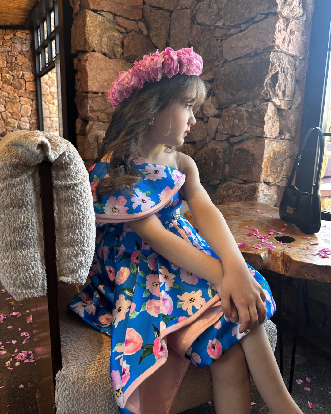 فستان فلورا الأنيق بنقشة الأزهار – لون أزرق ملكي