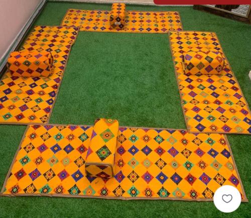 جلسة ارضية 4 مدة مع 4 مركى   سوري اصفر او احمر