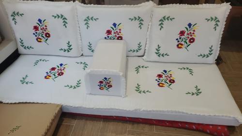 جلسة ارضية تطريز ورده