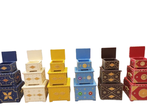 طقم صندوق تراثي صغير بعده الوان