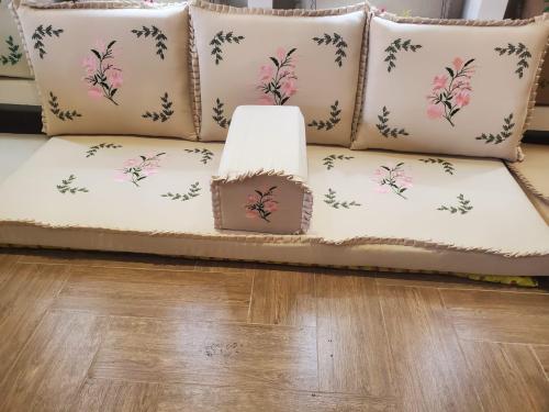 جلسة ارضية تطريز لبناني