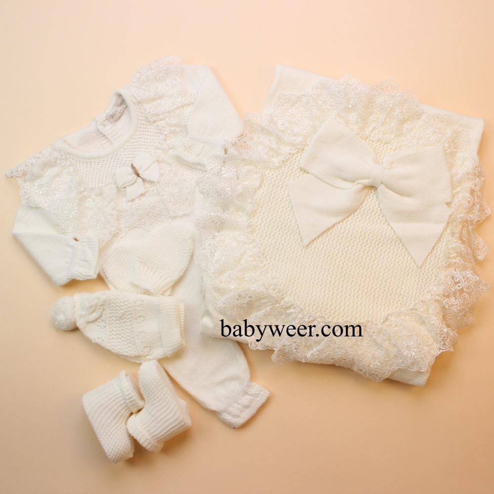 اطقم مواليد فخمة للبنات بلمسات الدانتيل شتوي