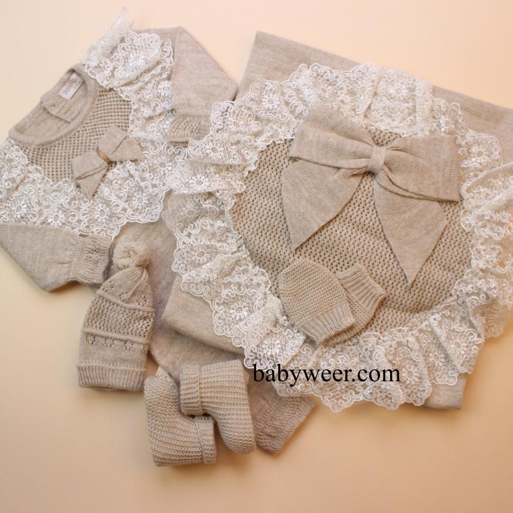 طقم شتوي فخم جدا للبنات وطقم اسقبال من قماش التريكو