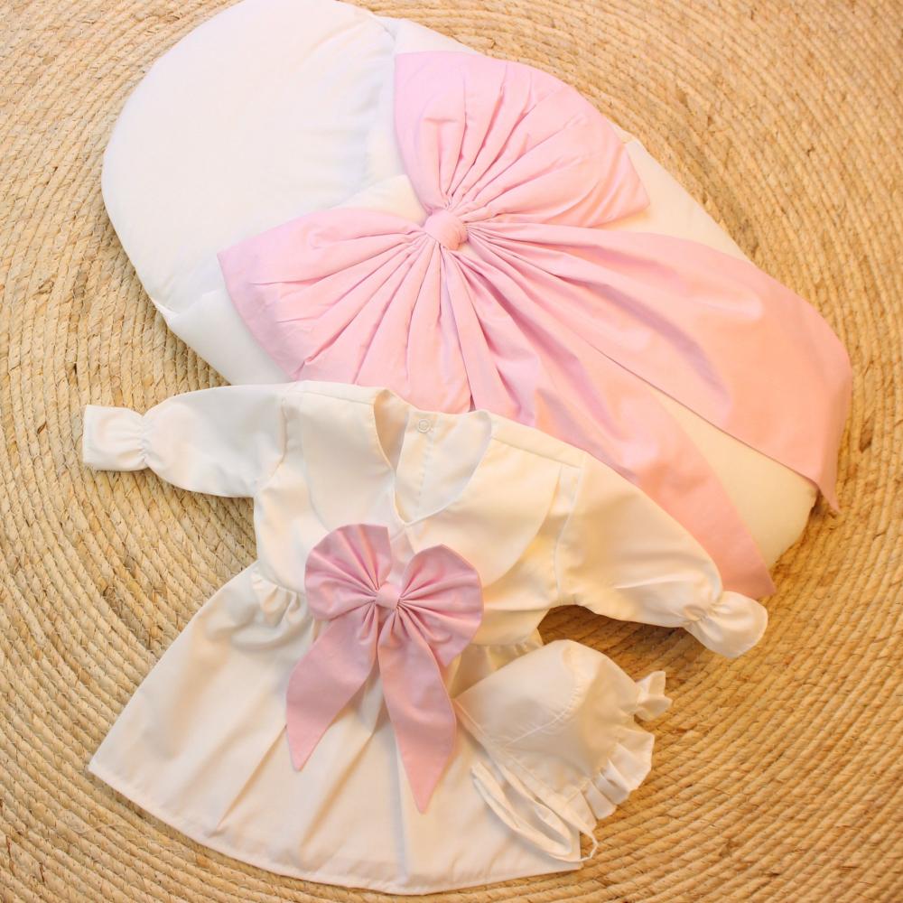 طقم مدس الفيونكة مع التطريز على الياقة والمدس